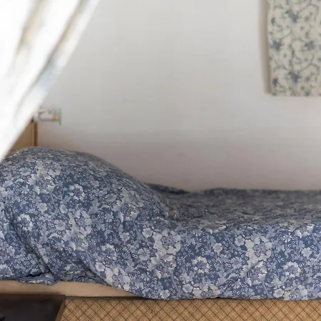 Апартаменти 1 Bedroom And Alcove For 5 *